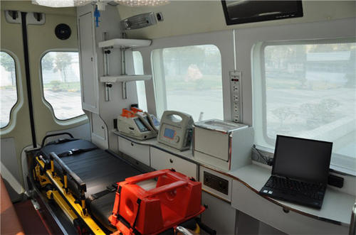 大厂救护车内部